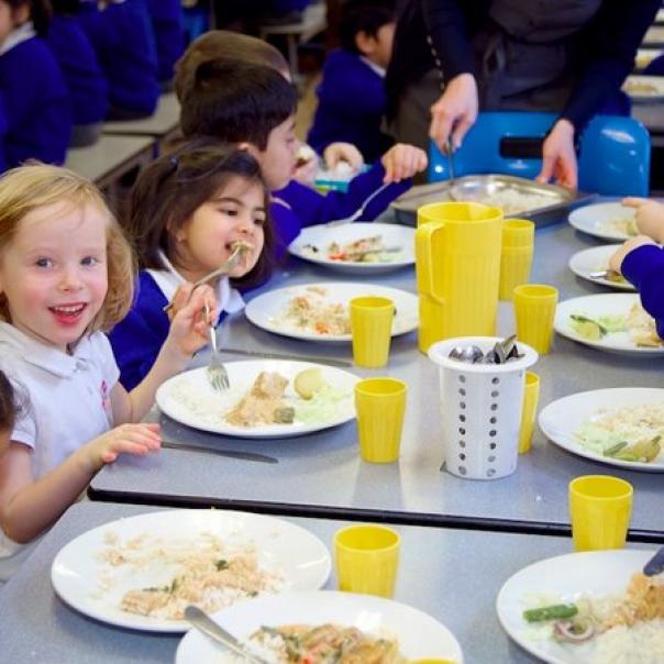 Headteachers’ save school lunches petition gathers momentum 